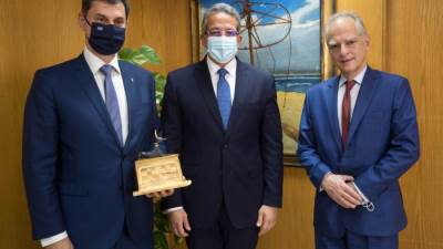 على هامش مشاركته في موكب المومياوات الملكية .. وزير السياحة والآثار يلتقي بنظيره اليوناني